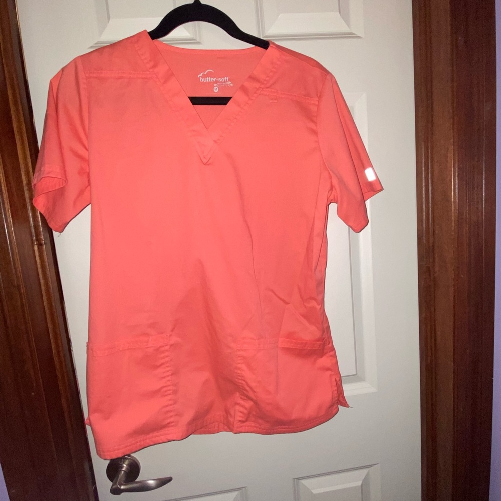 UA Buttersoft stretch scrub top